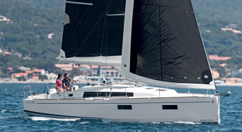 OCEANIS 38.1 HINATEA